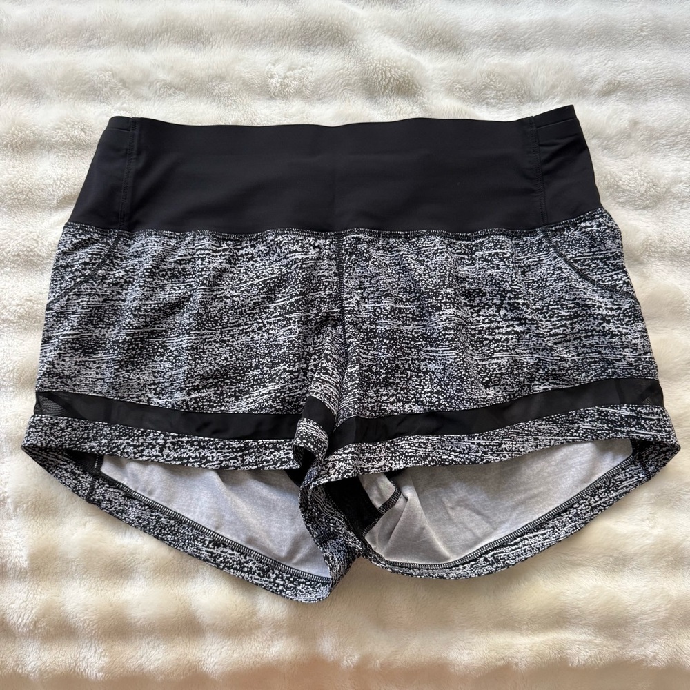 Lululemon Air Time White Black Pace Perfect 3” Shorts Size 10